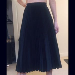 Mid Pleated Skirt